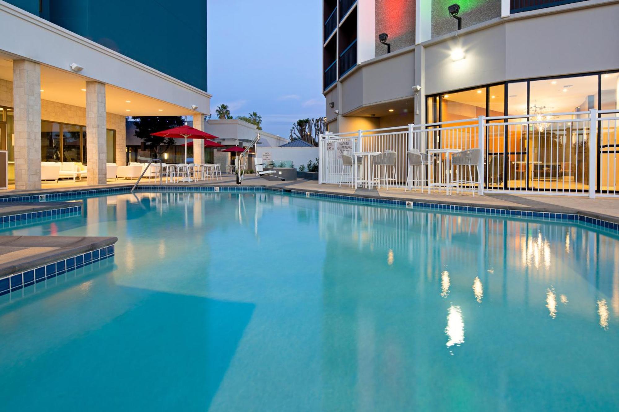 Holiday Inn Long Beach - Airport By Ihg Eksteriør billede